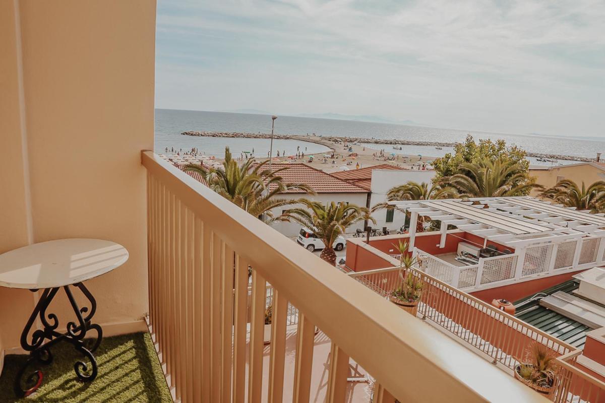 Lampada Di Aladino Hotel Follonica